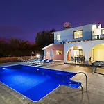 Villa Banana Grove By